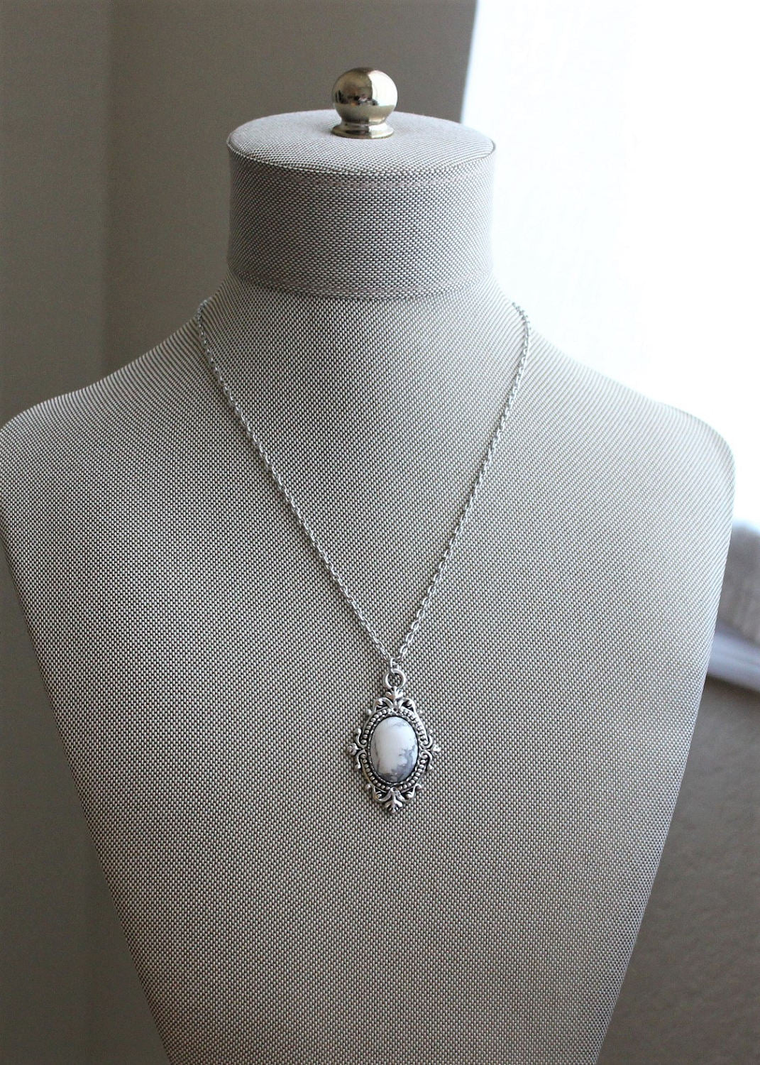 Howlite Necklace. White Howlite. Gemstone Necklace.